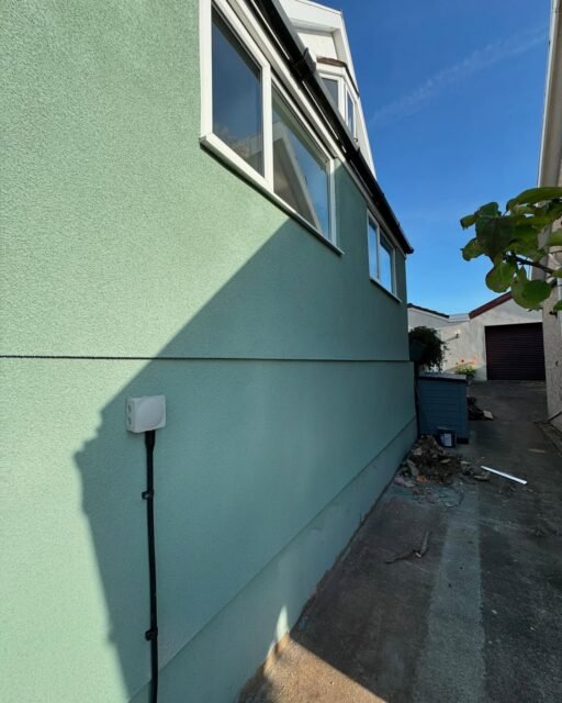 A little job in downend we’ve completed re-installing a ewi system and a silicone over spray on some parts of the house

Old incorrect ewi system taken off ✅

New ewi system installed ✅

Basecoated and meshed ✅

 Coloured primer and top coat ✅