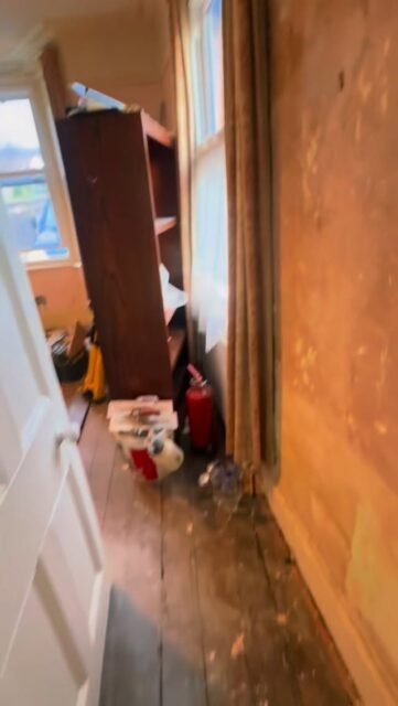 Quick reskim on this living room in Pill 🪄🕴️

#bristol #plaster #render #renovation #work